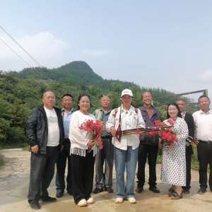 山水待客入云端 花海邀朋進樂園——安順市鎮(zhèn)寧苗學會赴蜂糖大山開展文化采風活動