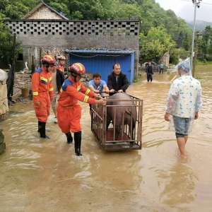 強(qiáng)降雨來(lái)襲：安龍縣灑雨鎮(zhèn)全力做好防汛工作