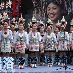 從江瑤浴“快閃”亮相貴陽(yáng) 千年非遺點(diǎn)亮都市新消費(fèi)